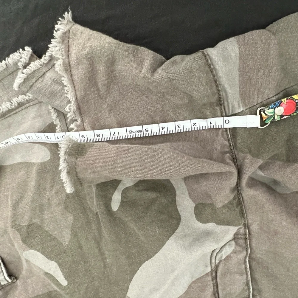 American Eagle Outfitters Camo Cargo Shorts - Olive Green & Tan - Picture 6 of 8